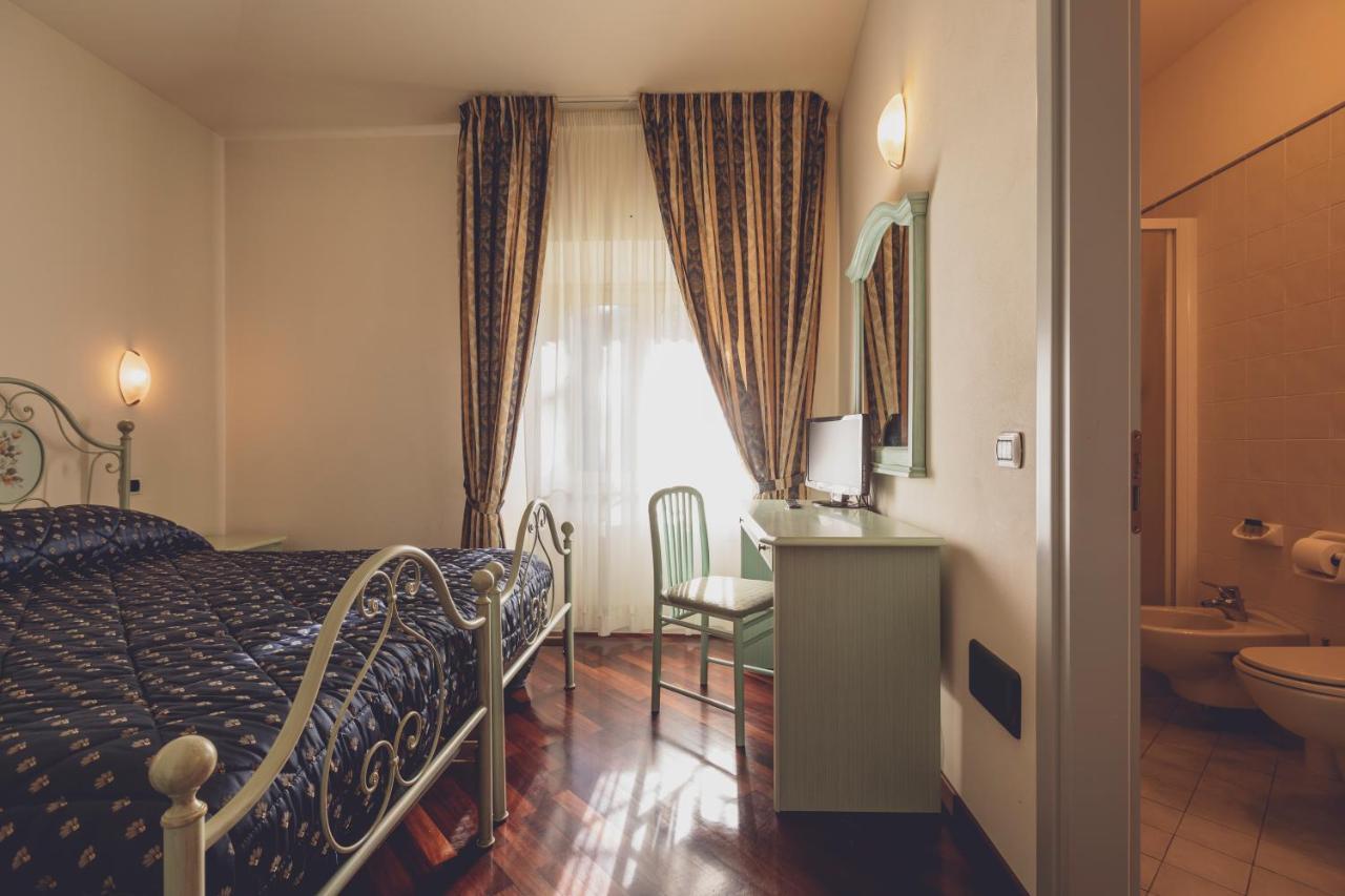 Albergo Ristorante Pasqui Rocca San Casciano Exteriör bild