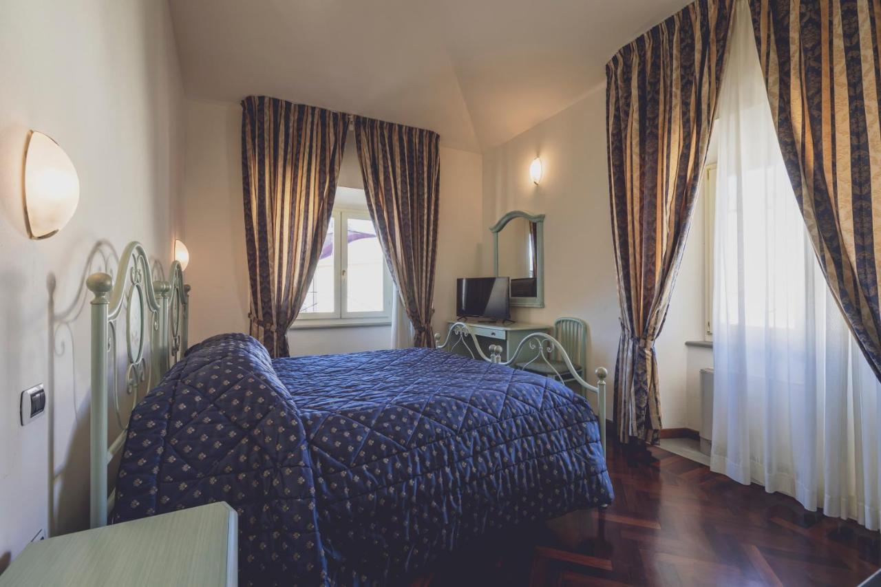 Albergo Ristorante Pasqui Rocca San Casciano Exteriör bild